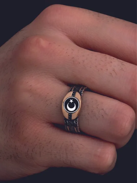 Erkek Gümüş Yüzük - Türk Bayrağı Ay Yıldız Sarmaşıklı Siyah Model Ince Kibar Erkek Yüzüğü Erkek Gümüş Yüzük - Türk Bayrağı Ay Yıldız Sarmaşıklı Siyah Model Ince Kibar Erkek Yüzüğü