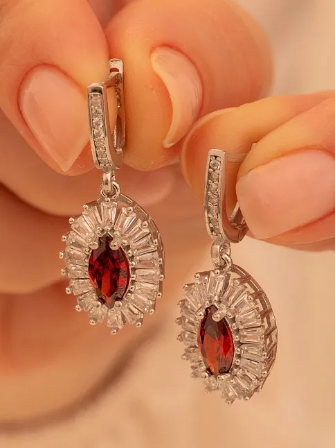 Kadın Gümüş Küpe - Damla Model Yakut Taşlı Baget Süslemeli Rodyumlu Kadın Küpe