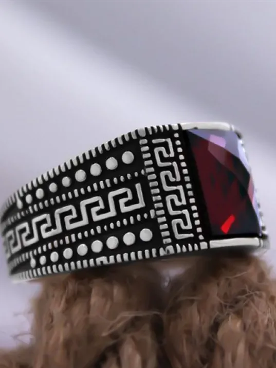 Kırmızı Yakut Taşlı Grek Desen İşlemeli Özel Seri Erkek Gümüş Yüzük Kırmızı Yakut Taşlı Grek Desen İşlemeli Özel Seri Erkek Gümüş Yüzük