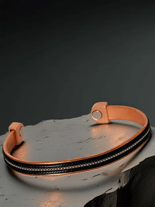 Kadın Bakır Bileklik - Ortası Küp Şeritli Siyah Derili Bakır Bilezik Metal Kutuda Kadın Bakır Bileklik - Ortası Küp Şeritli Siyah Derili Bakır Bilezik Metal Kutuda