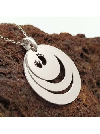 Kişiye Özel 3 İsimli Ayak İzi Bayan Gümüş Kolye Kişiye Özel 3 İsimli Ayak İzi Bayan Gümüş Kolye