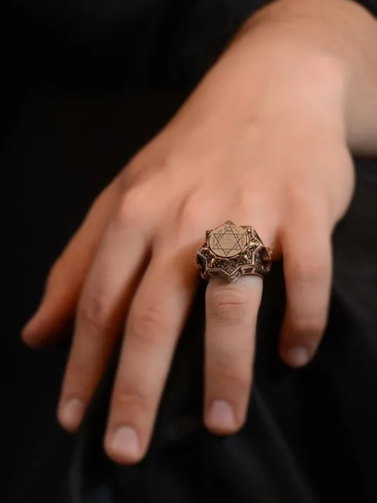 Mühr-ü Süleyman Yazılı Yanı Miğfer Kalkan İşlemeli Erkek Gümüş Yüzük