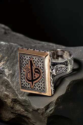 Erkek Vav Elif İşlemeli Yanı Damla Motifli Dikdörtgen Model 925 Ayar Gümüş Yüzük