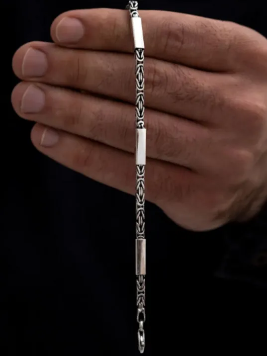 Erkek Kral Gümüş Bileklik Künye Özel Tasarım Kare Parçalı 3,5mm Erkek Kral Gümüş Bileklik Künye Özel Tasarım Kare Parçalı 3,5mm