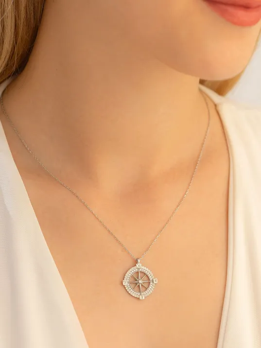 Kadın Gümüş Kolye - Zirkon Taşlı Pusula Motifli Gümüş Kolye
