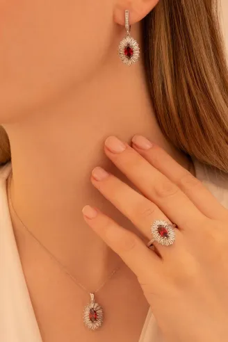 Kadın Gümüş Set - Mekik Model Yakut Taşlı Baget Süslemeli Rodyumlu Kadın Set