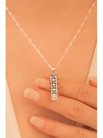 Gümüş Dikiş Motifli Muska Cevşen Kolye