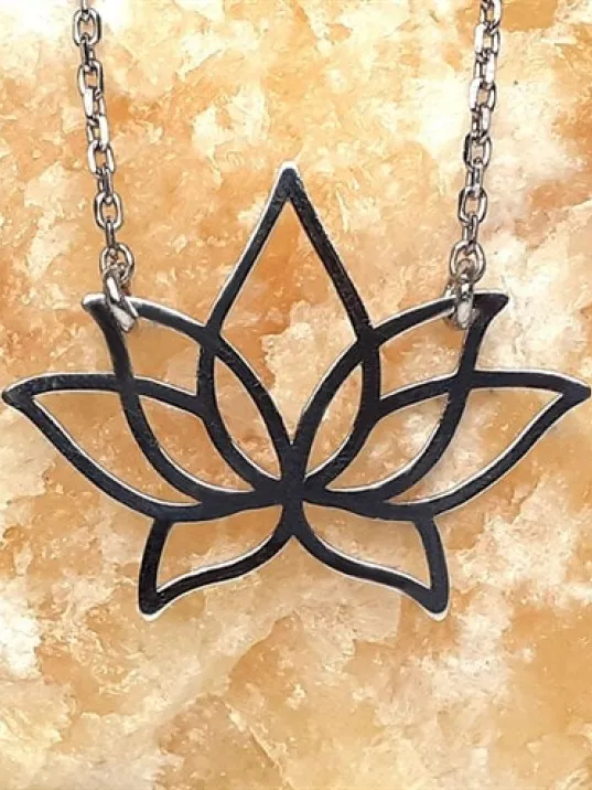 Lotus Çiçeği Bayan Gümüş Kolye Lotus Çiçeği Bayan Gümüş Kolye