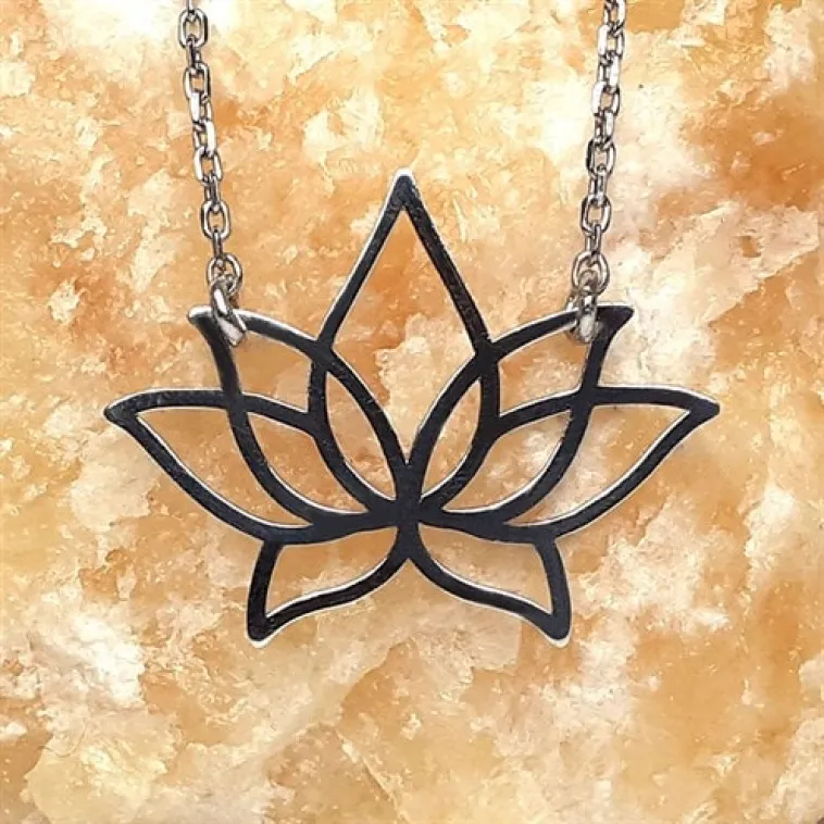 Lotus Çiçeği Bayan Gümüş Kolye Lotus Çiçeği Bayan Gümüş Kolye