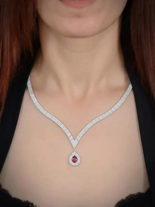 Arissa Bayan Yakut Taşlı Gümüş Su Yolu Set - Kolye, Bileklik, Küpe, Yüzük Arissa Bayan Yakut Taşlı Gümüş Su Yolu Set - Kolye, Bileklik, Küpe, Yüzük