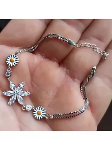 Papatyalı Nergis Çiçeği Zirkon Taşlı Bayan Gümüş Bileklik