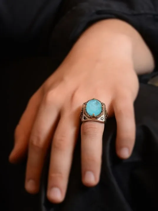 Firuze (Turkuaz) Taşlı Yanı İşlemeli Erkek Gümüş Yüzük