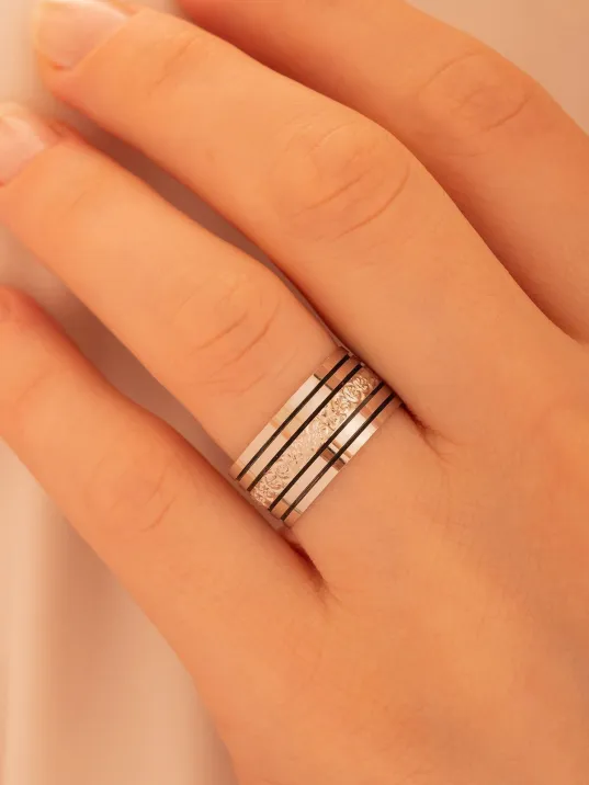 Kadın Gümüş Yüzük - 925 Ayar Karartmalı Şerit Desenli Gümüş Alyans Yüzük