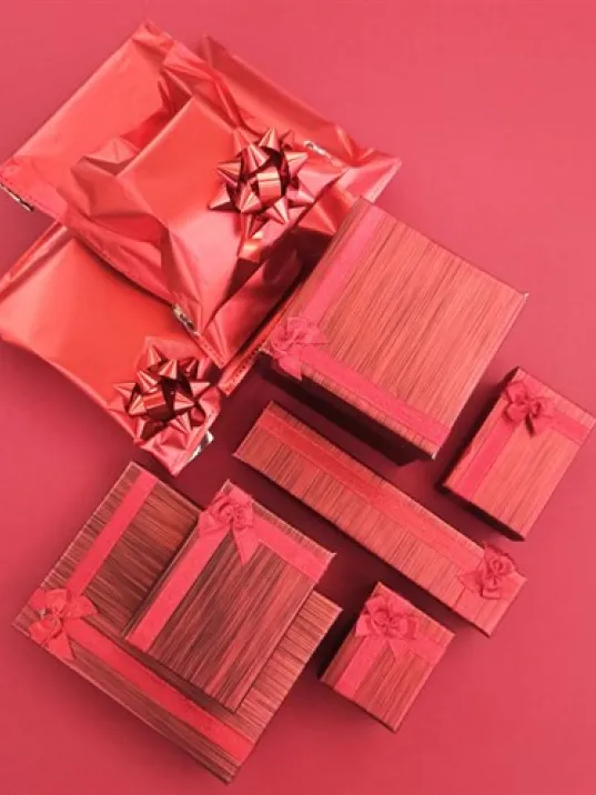 Kişiye Özel İsim Yazılan Kırmızı Hediye Kutusu Paketi DKOHEDIYE01-KRM Kişiye Özel İsim Yazılan Kırmızı Hediye Kutusu Paketi DKOHEDIYE01-KRM