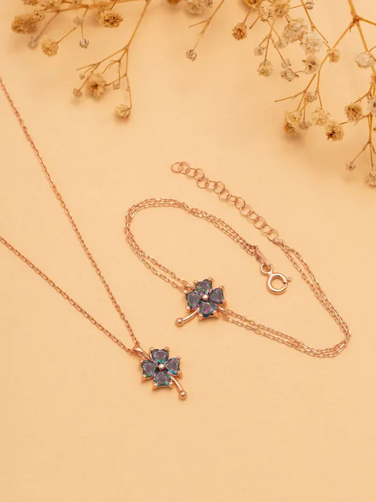 Kadın Gümüş Set - Rose Mistik Topaz Yonca Model Kolye Bileklik Gümüş Set Kadın Gümüş Set - Rose Mistik Topaz Yonca Model Kolye Bileklik Gümüş Set