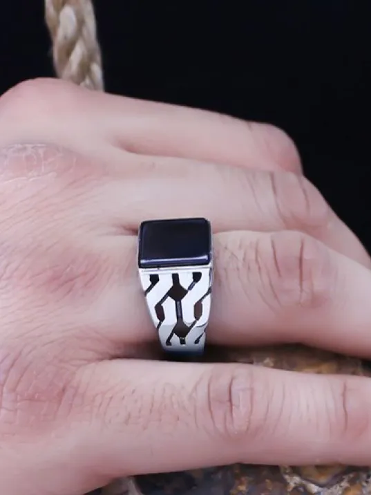 Siyah Oniks Taşlı Yanı İşlemeli Özel Seri Erkek Gümüş Yüzük