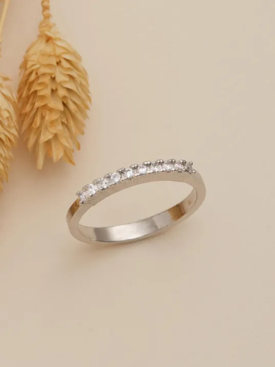 Kadın Gümüş Yüzük -Duru Zirkon Taşlı Model Kadın Yüzük Kadın Gümüş Yüzük -Duru Zirkon Taşlı Model Kadın Yüzük