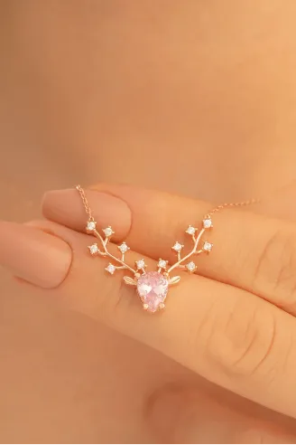 Kadın Gümüş Kolye - Zultanit Taşlı Geyik Kafası Motifli Rose Altın Kaplama Gümüş Kolye