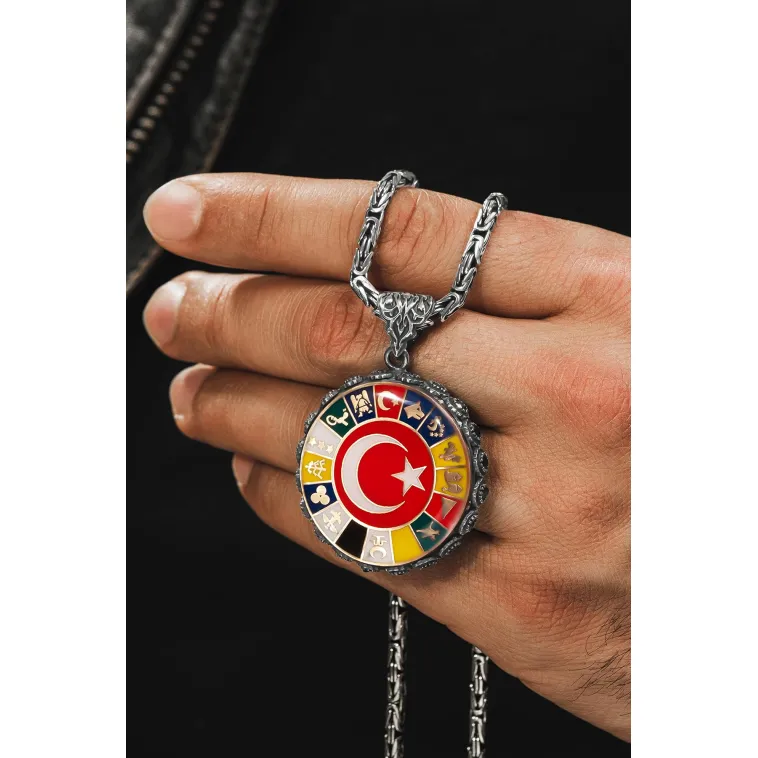 Erkek Gümüş Kolye - 16 Türk Devleti Bayrakları İşlemeli Ay Yıldız Kral Zincirli Erkek Kolye Erkek Gümüş Kolye - 16 Türk Devleti Bayrakları İşlemeli Ay Yıldız Kral Zincirli Erkek Kolye