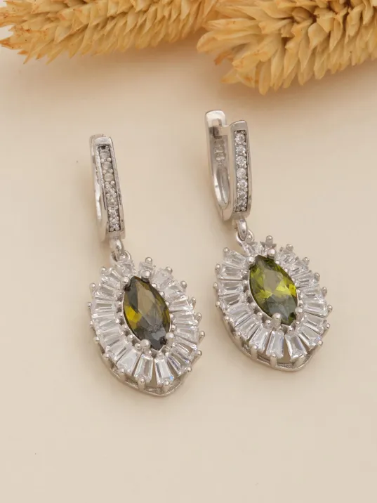 Kadın Gümüş Küpe - Damla Model Zultanit Taşlı Baget Süslemeli Rodyumlu Kadın Küpe Kadın Gümüş Küpe - Damla Model Zultanit Taşlı Baget Süslemeli Rodyumlu Kadın Küpe