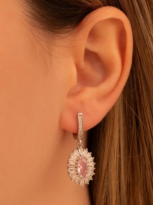 Kadın Gümüş Küpe - Damla Model Pembe Zirkon Taşlı Baget Süslemeli Rodyumlu Kadın Küpe Kadın Gümüş Küpe - Damla Model Pembe Zirkon Taşlı Baget Süslemeli Rodyumlu Kadın Küpe