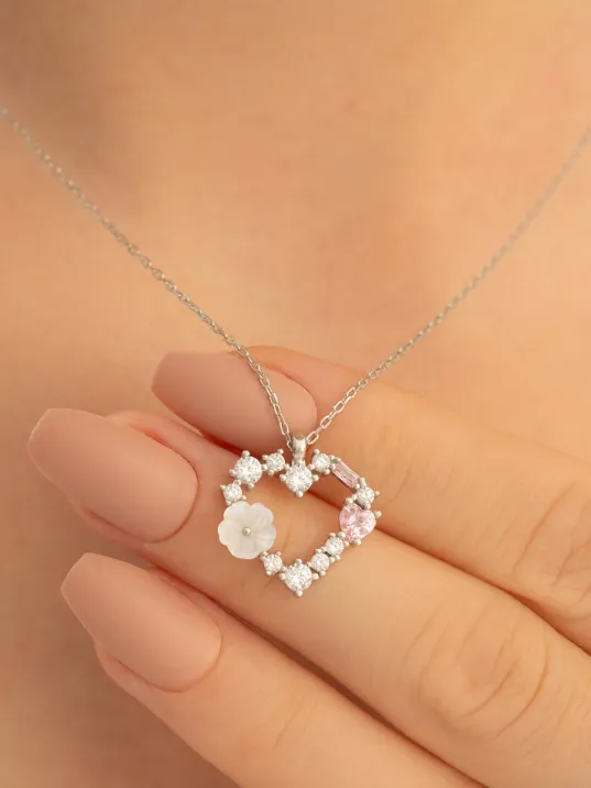 Kadın Gümüş Kolye - Manolya Çiçekli Kalp Zirkon Taşlı Gümüş Kadın Kolye