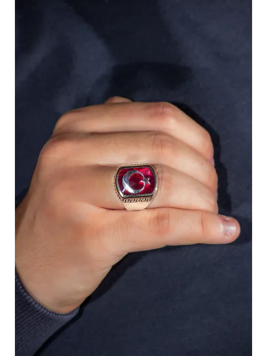Erkek Gümüş Yüzük - Ay Yıldız İşlemeli Kırmızı Yakut Taşlı Grek Desenli Türk Bayrağı Model Yüzük