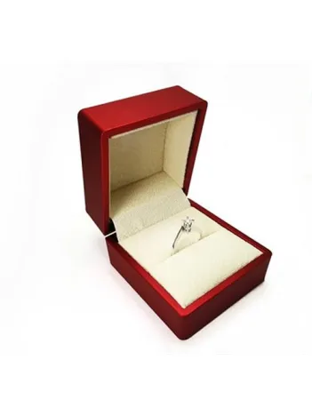 Işıklı Pırlanta Tektaş Yüzük Ve Mücevher Takı Kutusu Kırmızı