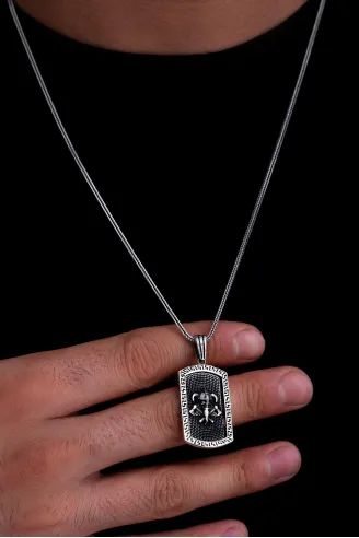 Erkek Gümüş Kolye - Grek Desenli Baltalı Kuru Kafa Model Gümüş Erkek Kolye