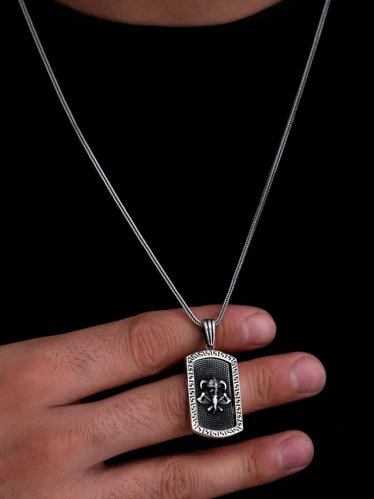 Erkek Gümüş Kolye - Grek Desenli Baltalı Kuru Kafa Model Gümüş Erkek Kolye