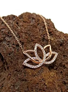 Bayan 925 Ayar Gümüş Roze Zirkon Taşlı Lotus Kolye GKLROSLOTUS