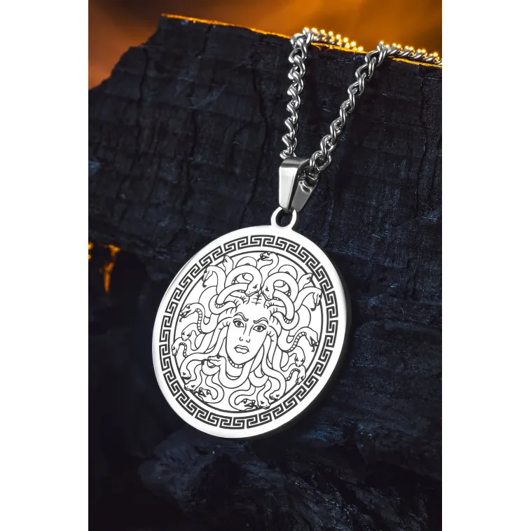 Steel Aether Çelik Kadın Kolye Yunan Tanrısı Medusa İşlemeli Yuvarlak Plaka Kararmaz Steel Aether Çelik Kadın Kolye Yunan Tanrısı Medusa İşlemeli Yuvarlak Plaka Kararmaz