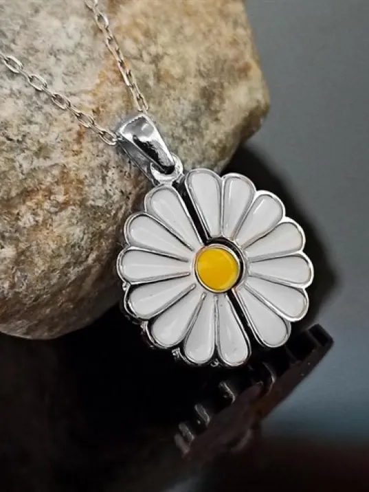 Gizli İsim Yazılabilir 925 Ayar Papatya Çiçek Modeli Bayan Gümüş Kolye GKLPAPATYAI-BYZ Gizli İsim Yazılabilir 925 Ayar Papatya Çiçek Modeli Bayan Gümüş Kolye GKLPAPATYAI-BYZ