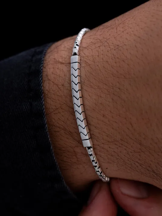 Erkek Gümüş Bileklik - Küp Zincirli Çizgili Model Gümüş Bileklik Erkek Gümüş Bileklik - Küp Zincirli Çizgili Model Gümüş Bileklik
