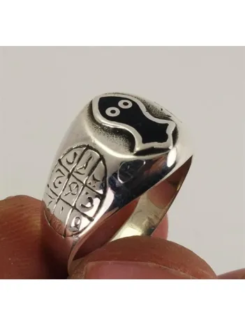 Nalı Şerif Ve Ebced Figürlü Gümüş Erkek Serçe Parmak Yüzüğü Nalı Şerif Ve Ebced Figürlü Gümüş Erkek Serçe Parmak Yüzüğü