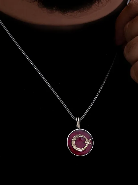 Erkek Gümüş Kolye - Ayyıldız İşlemeli Kırmızı Renkli Gümüş Kolye