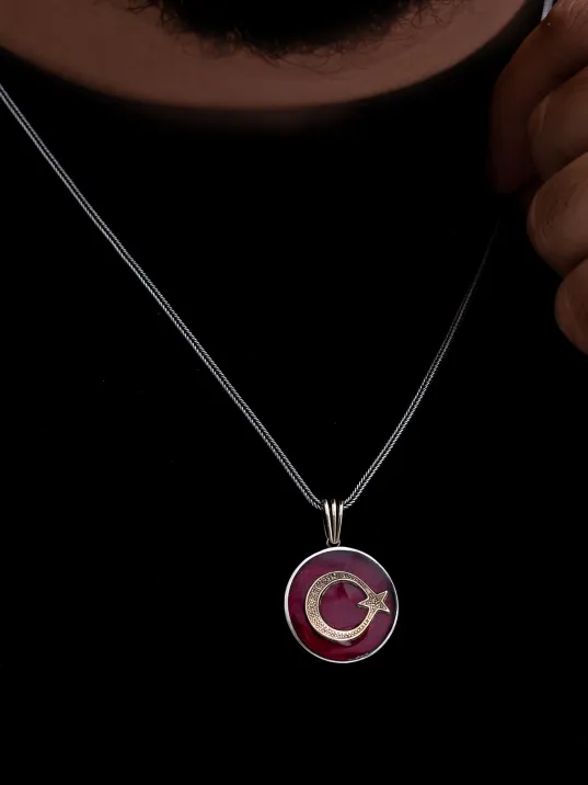 Erkek Gümüş Kolye - Ayyıldız İşlemeli Kırmızı Renkli Gümüş Kolye