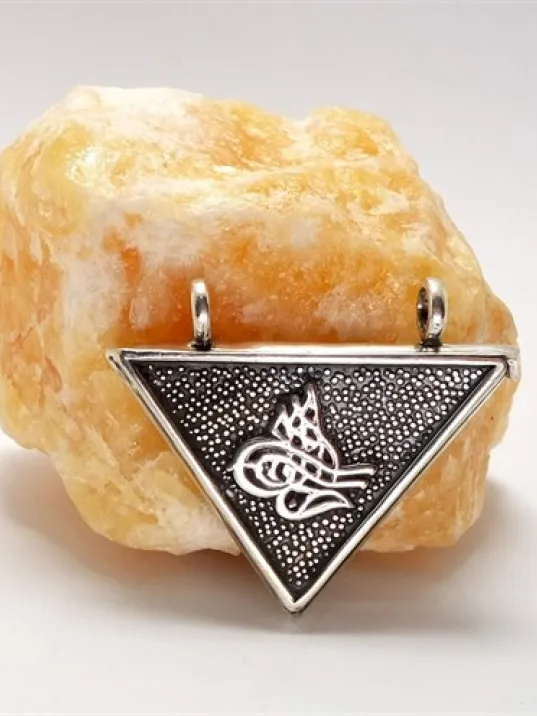 Orta Boy Tuğralı Gümüş Muska Haznesi Deri Kolye Hediyeli Orta Boy Tuğralı Gümüş Muska Haznesi Deri Kolye Hediyeli