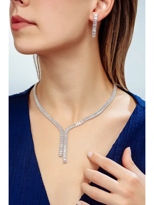 Kadın Bijuteri Kolye Küpe Set - Elora Model Baget Taşlı Zarif Su Yolu Set Kadın Bijuteri Kolye Küpe Set - Elora Model Baget Taşlı Zarif Su Yolu Set