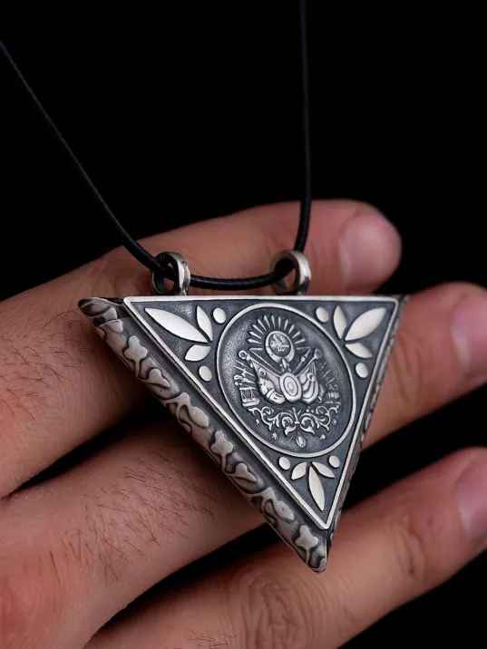 Osmanlı Devleti Armalı Erkek Gümüş Cevşen Muska Kolye Haznesi Orta Boy Osmanlı Devleti Armalı Erkek Gümüş Cevşen Muska Kolye Haznesi Orta Boy