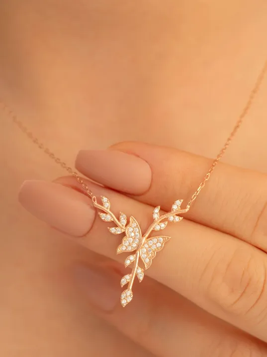 Kadın Gümüş Kolye - Rose Altın Kaplama Zirkon Taşlı Kelebek Motifli Gümüş Kolye Kadın Gümüş Kolye - Rose Altın Kaplama Zirkon Taşlı Kelebek Motifli Gümüş Kolye