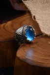 Blue Topaz Aqua Marin Taşlı Yanı İşlemeli Erkek Gümüş Yüzük Blue Topaz Aqua Marin Taşlı Yanı İşlemeli Erkek Gümüş Yüzük