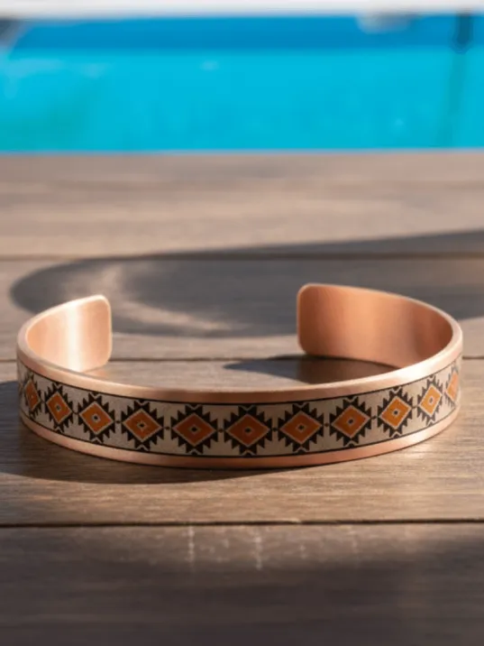 Kadın Bakır Bileklik - Lenka Model Özel Baskı Metal Kutu Ve Kuvars Taşı Kadın Bakır Bileklik - Lenka Model Özel Baskı Metal Kutu Ve Kuvars Taşı