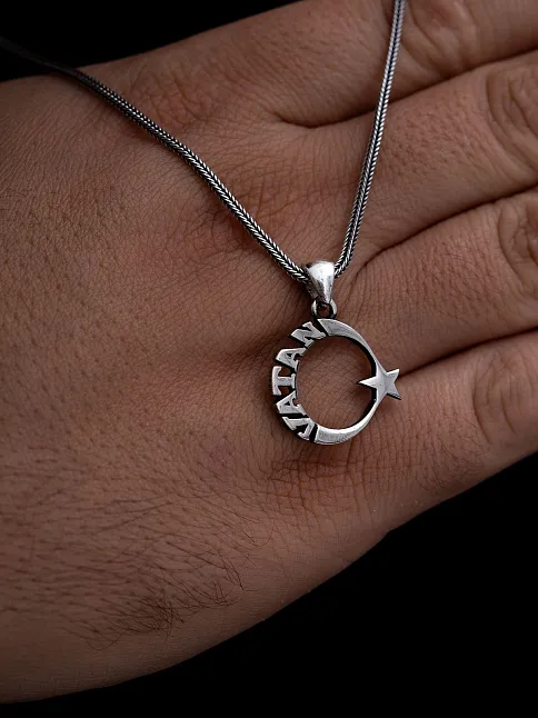 Yeni Model Vatan Yazılı Ay Yıldız Türk Bayrağı Erkek Gümüş Kolye Zincir