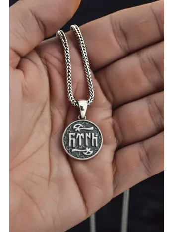 Erkek Gümüş Kolye - Yuvarlak Göktürkçe Türk Yazılı Balta Motif Gümüş Erkek Kolye