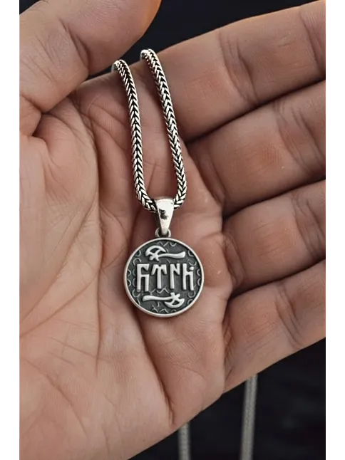 Erkek Gümüş Kolye - Yuvarlak Göktürkçe Türk Yazılı Balta Motif Gümüş Erkek Kolye