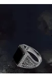Erkek Gümüş Yüzük - Siyah Oniks Taşlı Yanları Grek Desen İşlemeli Erkek Yüzük Erkek Gümüş Yüzük - Siyah Oniks Taşlı Yanları Grek Desen İşlemeli Erkek Yüzük