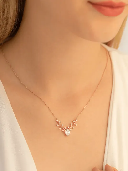 Kadın Gümüş Kolye - Zirkon Taşlı Geyik Kafası Motifli Rose Altın Kaplama Gümüş Kolye Kadın Gümüş Kolye - Zirkon Taşlı Geyik Kafası Motifli Rose Altın Kaplama Gümüş Kolye