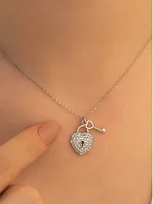 Kadın Gümüş Kolye - Zirkon Taşlı Kalp Kilit Model Gümüş Kadın Kolye