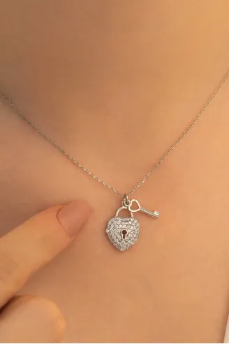 Kadın Gümüş Kolye - Zirkon Taşlı Kalp Kilit Model Gümüş Kadın Kolye